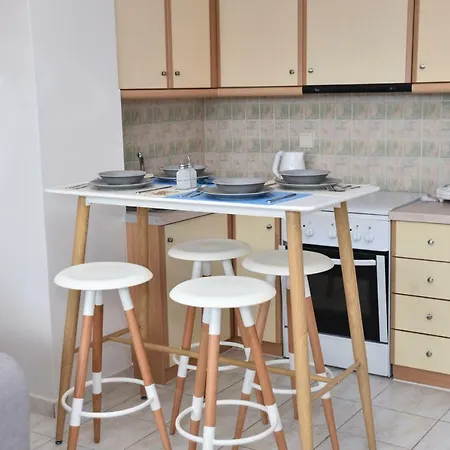 Theoni's Seaside Apartment *